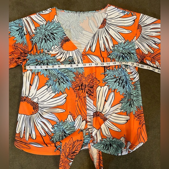 77. Ladies Floral Printed V-Neck and Half Sleeve Blouse.Size:S - Picture 9 of 13